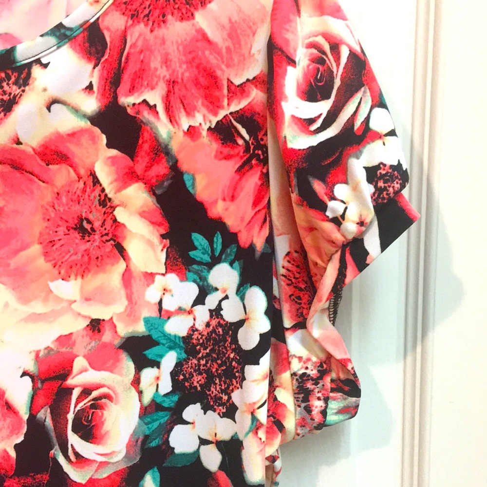Floral Cap Sleeve Top - Picture 2 of 5